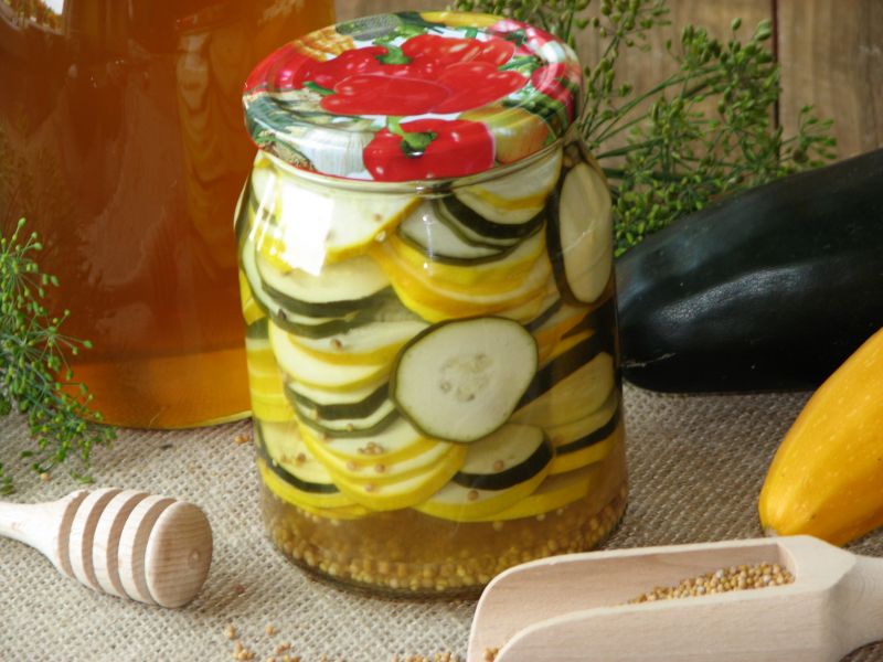 Cukinia marynowana w miodzie