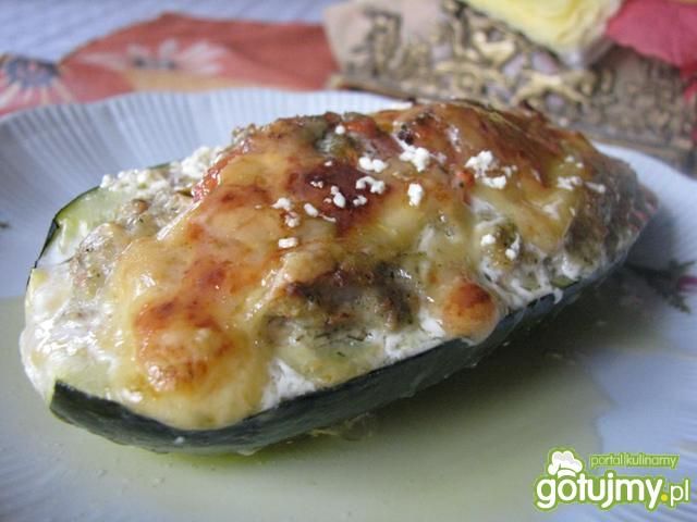 Cukinia mięsno-jaglana pod serkiem