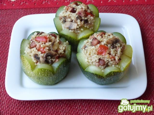 Cukinia nadziewana kaszą perłową