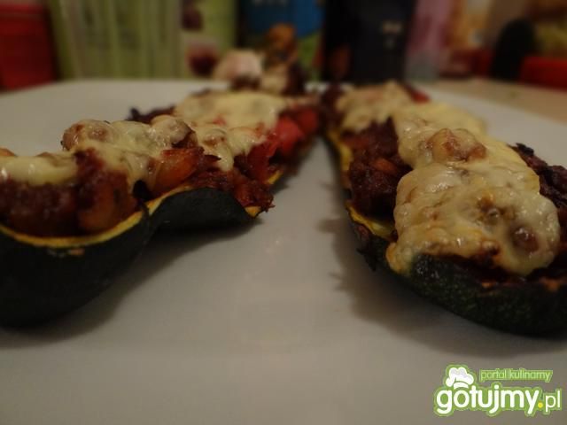 Cukinia nadziewana mielonym i warzywami