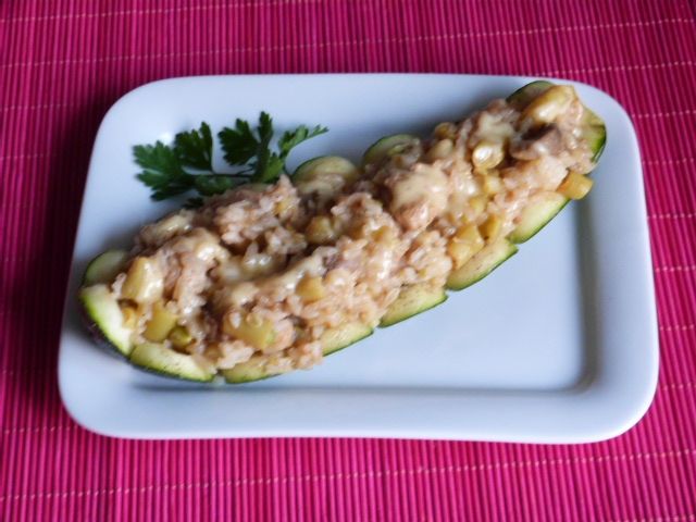 Cukinia nadziewana ryżem, pieczarkami i fasolką Cukinia nadziewana ryżem, pieczarkami i fasolką