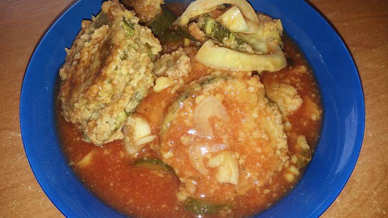 Cukinia w panierce w zalewie pomidorowej