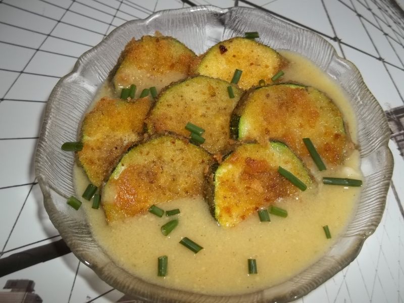 Cukinia w panierce z sosem musztardowym