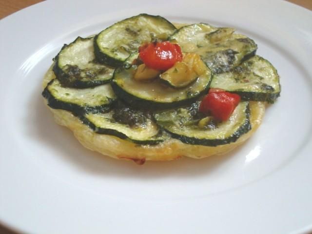 Cukinia w pesto na cieście francuskim Cukinia w pesto na cieście francuskim