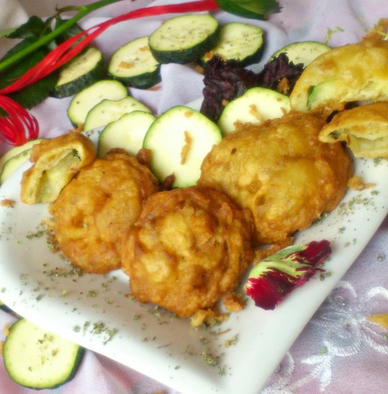 Cukinia w puchatym cieście z prażoną cebulką Cukinia w puchatym cieście z prażoną cebulką