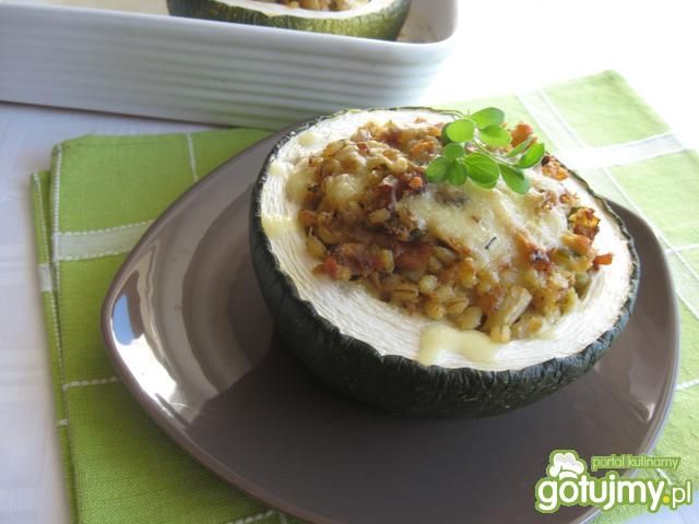 Cukinia z fasolką, kaszą i tuńczykiem