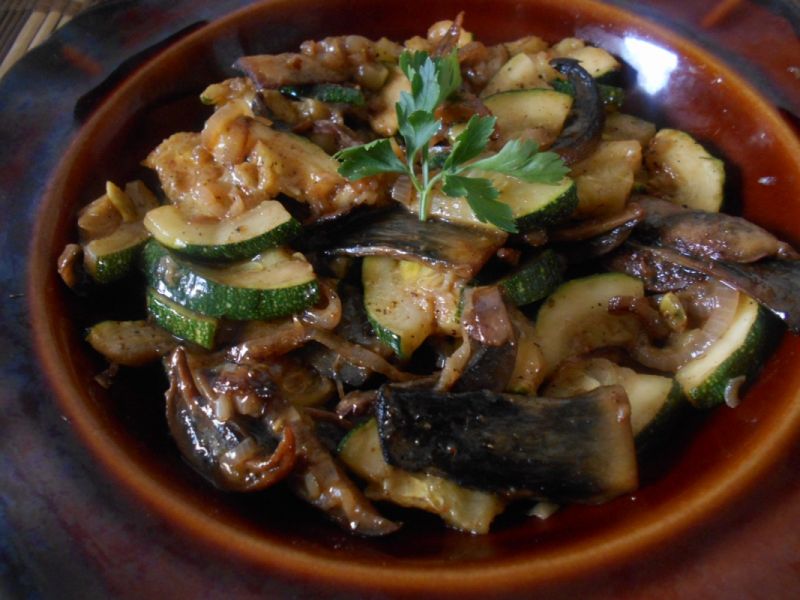 Cukinia z leśnymi grzybami Cukinia z leśnymi grzybami