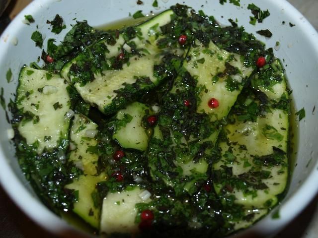 Cukinia z miętą i czosnkiem