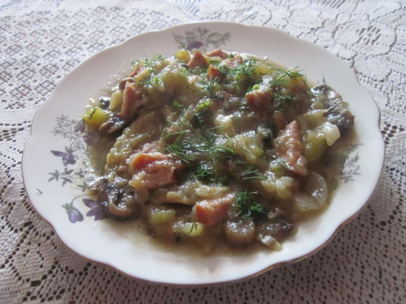 Cukinia z papryką białą i pieczarkami