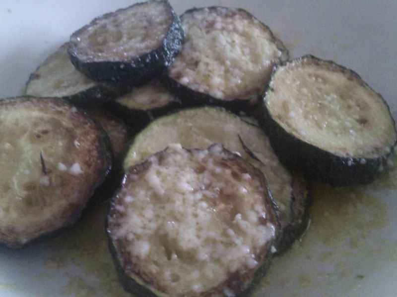 Cukinia z patelni z parmezanem Cukinia z patelni z parmezanem