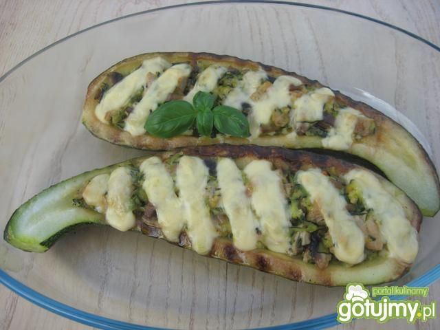 Cukinia z pieczarkowym farszem i schabem Cukinia z pieczarkowym farszem i schabem