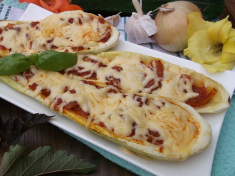 Cukinia z piekarnika nadziewana pomidorami