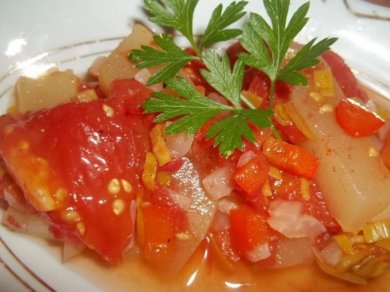 Cukinia z warzywami w pomidorach Cukinia z warzywami w pomidorach