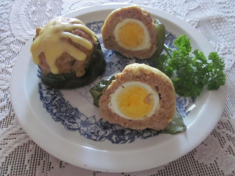 Cukinia zapiekana z mięsem i jajkiem