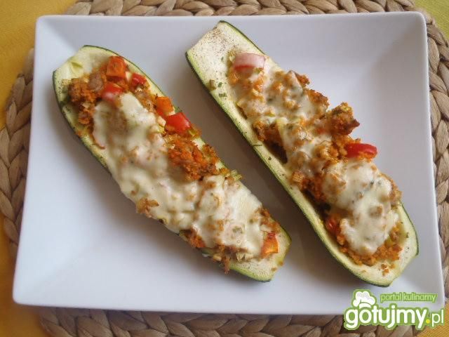 Cukinia zapiekana z pikantnym farszem  Cukinia zapiekana z pikantnym farszem