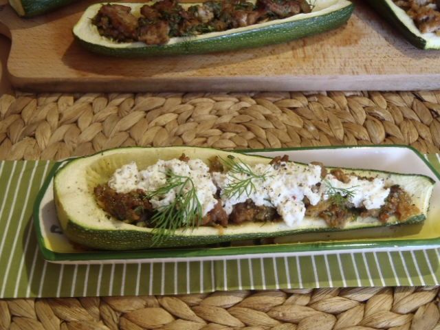 Cukinie z farszem pod ricottą Cukinie z farszem pod ricottą
