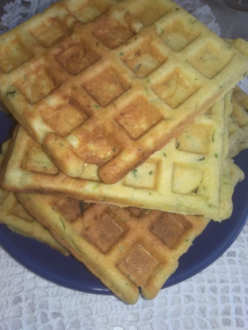 Cukiniowe gofry wg. Irenki o zapachu wanilii. Cukiniowe gofry wg. Irenki o zapachu wanilii.