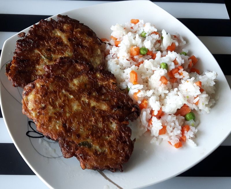 Cukiniowe placuszki z ryżem z warzywami