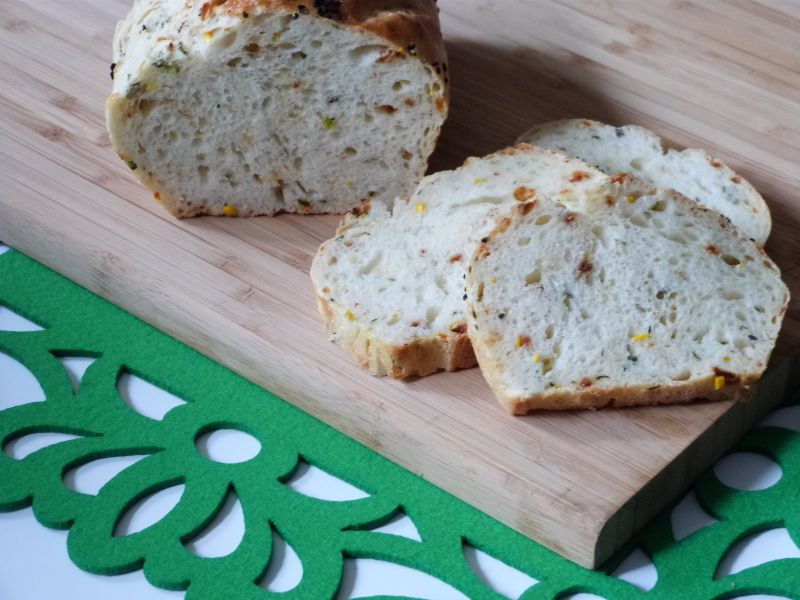 Cukiniowy chlebek z bazylią