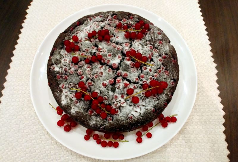 Cukiniowy czekoladowiec czerwoną porzeczką Cukiniowy czekoladowiec czerwoną porzeczką