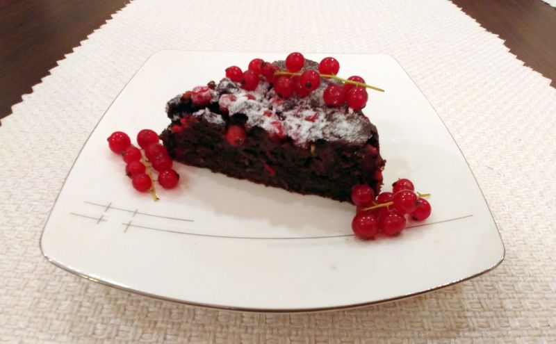 Cukiniowy czekoladowiec czerwoną porzeczką Cukiniowy czekoladowiec czerwoną porzeczką