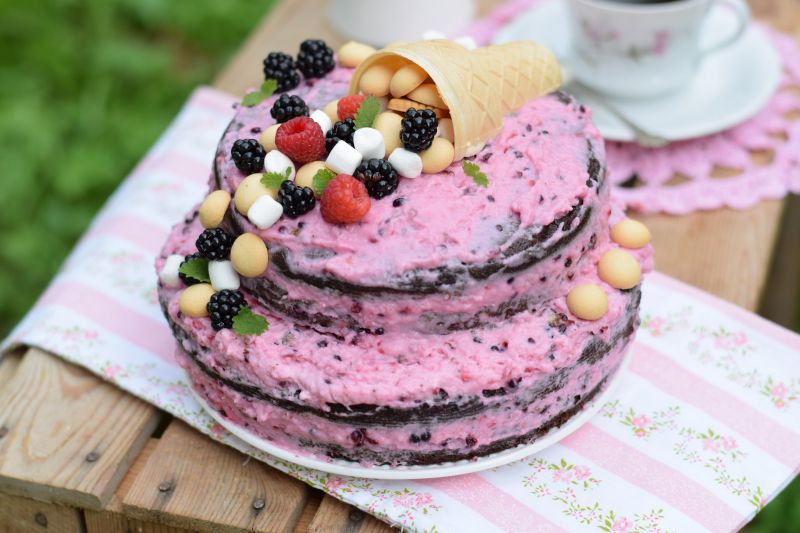 Cukiniowy torcik z owocowo-śmietankowym kremem