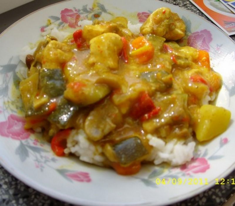 Curry z białym ryżem Curry z białym ryżem