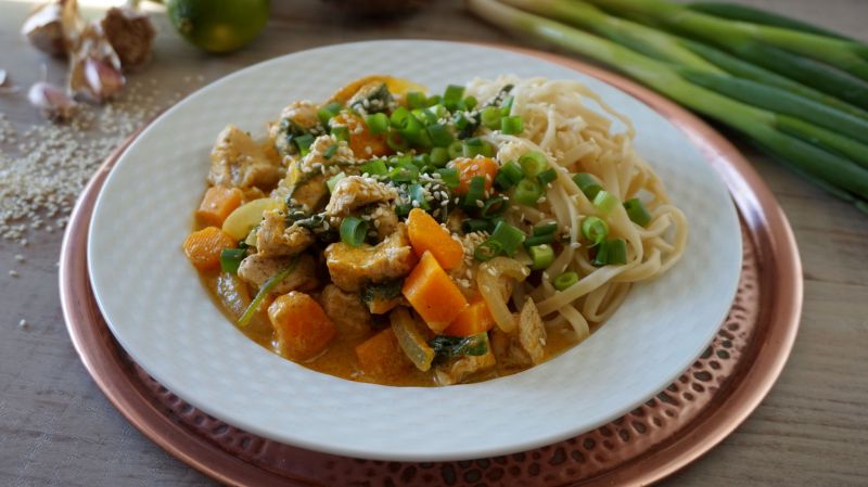 Curry z indykiem, dynią i szpinakiem