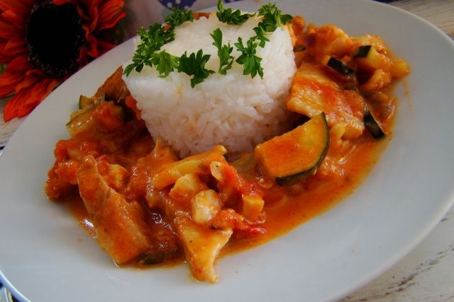 Curry z mintajem i cukinią  Curry z mintajem i cukinią