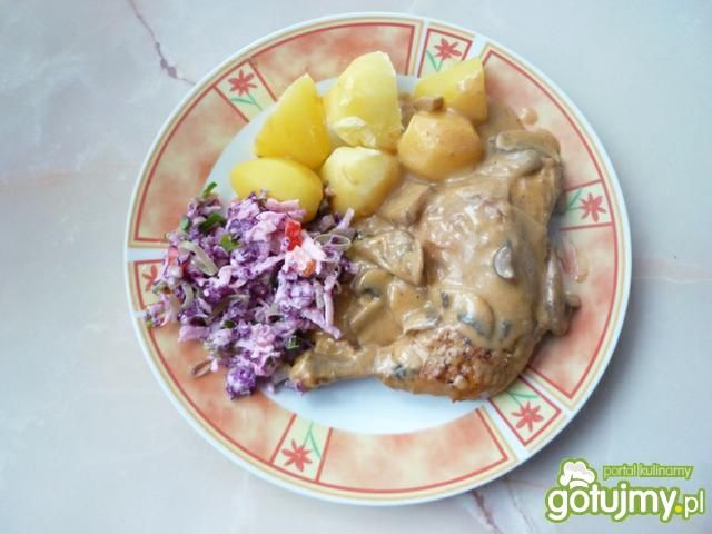 Ćwiartki z kurczaka w pieczarkowym sosie Ćwiartki z kurczaka w pieczarkowym sosie