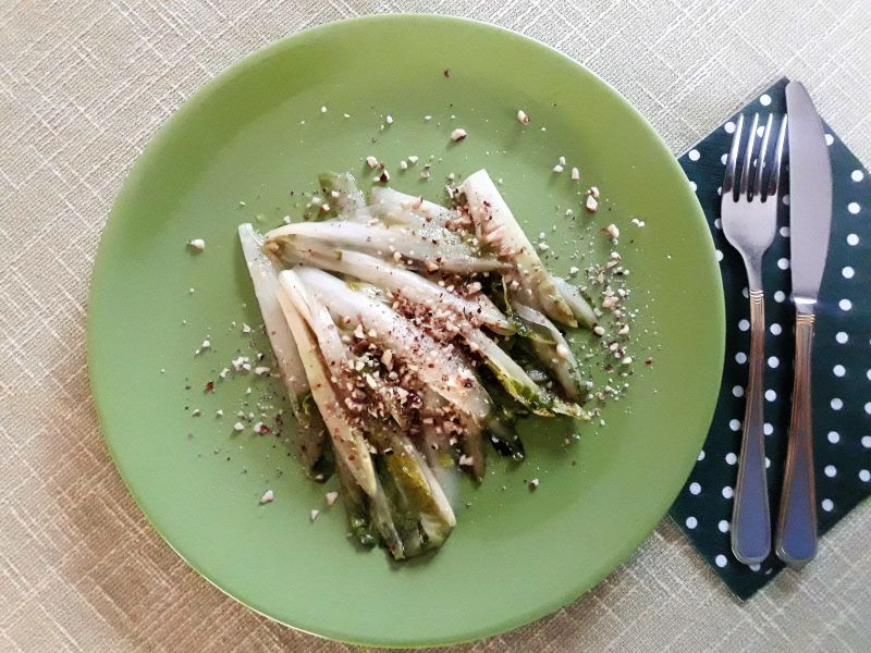 Cykoria z orzechami Cykoria z orzechami