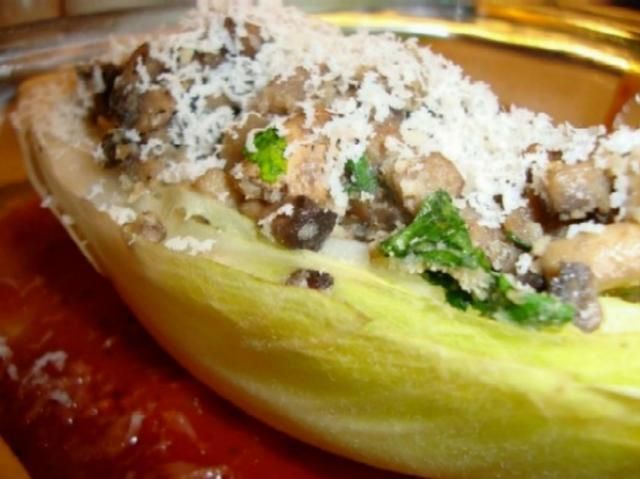 Cykoriowe łódeczki parmezanowe