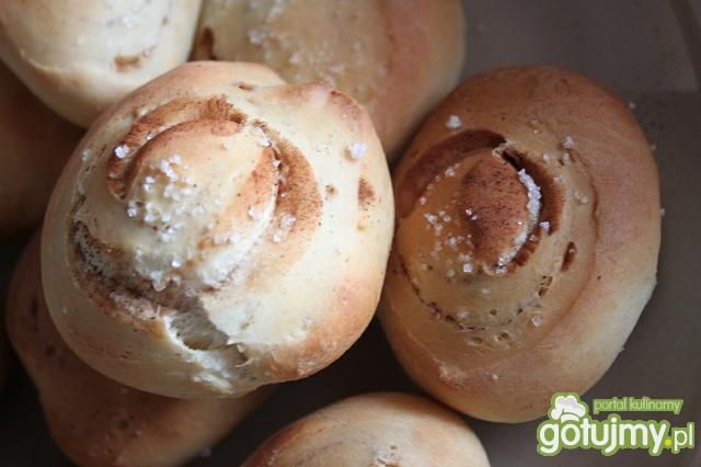 Cynamonki drożdżowe 