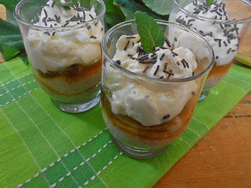 Cynamonowa kaszka z rabarbarem i mascarpone