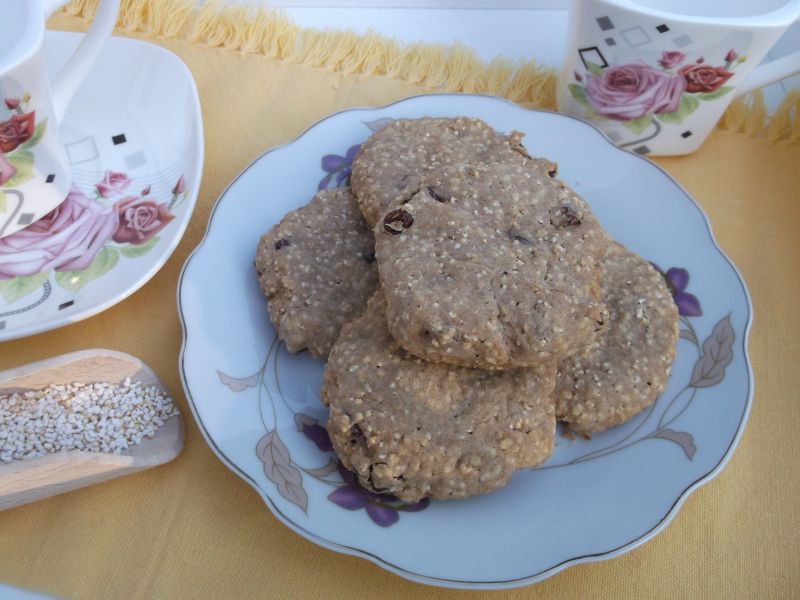 Cynamonowe ciasteczka z amarntusem i rodzynkami