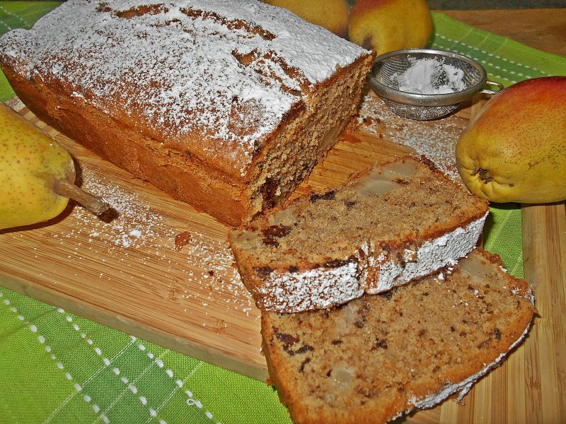 Cynamonowe ciasto z gruszkami i czekoladą