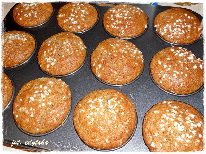 Cynamonowe muffiny z marmoladą z pigwy