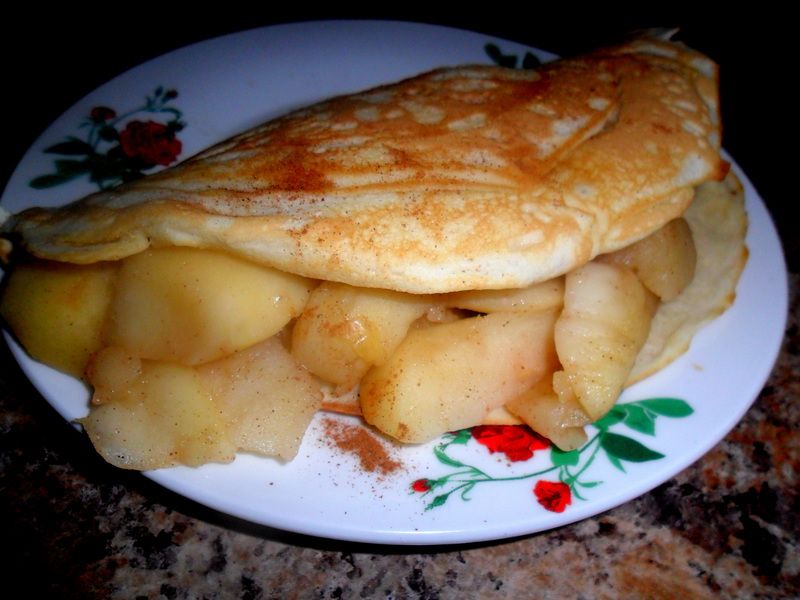 Cynamonowe nalesniki z jabłkami Cynamonowe nalesniki z jabłkami