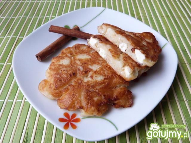 Cynamonowe placuszki z jabłkami i serem