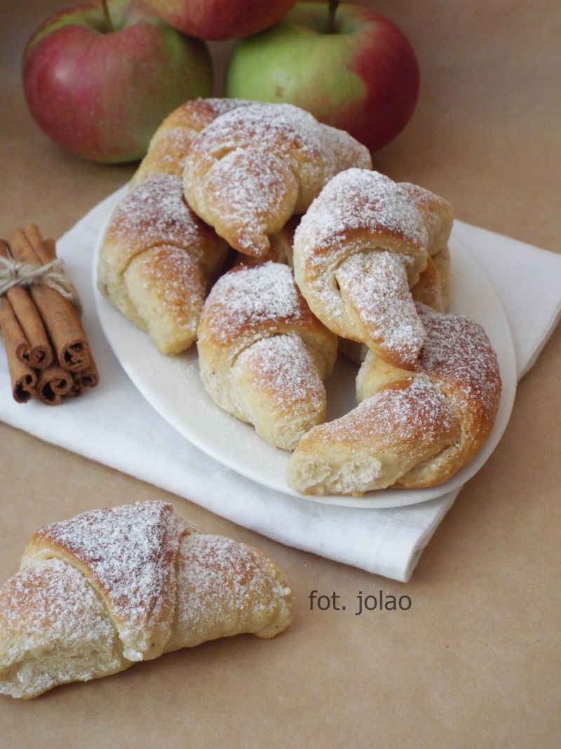 Cynamonowe rogaliki z jabłkami Cynamonowe rogaliki z jabłkami