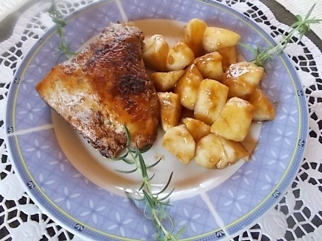 Cynamonowe udka ze smażonymi jabłkami Cynamonowe udka ze smażonymi jabłkami