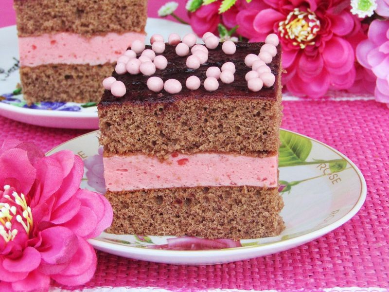 Cynamonowiec z pianką truskawkową  Cynamonowiec z pianką truskawkową