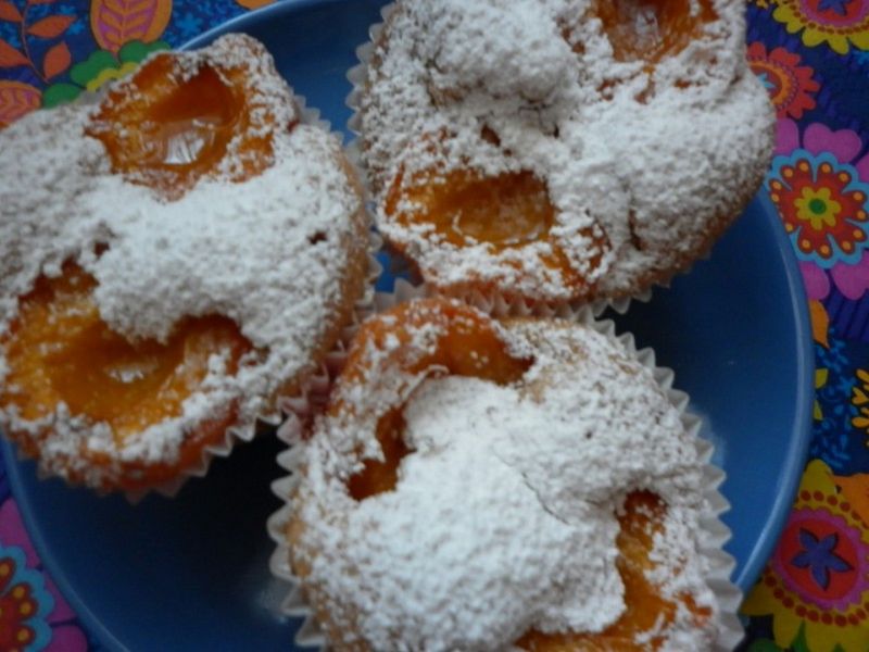 Cynamonowo - czekoladowe babeczki ze świeżą morelą