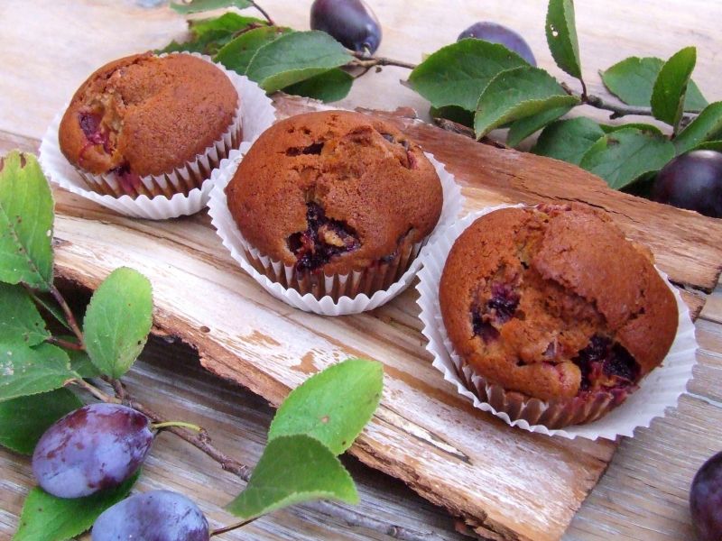 Cynamonowo-imbirowe muffinki ze śliwkami Cynamonowo-imbirowe muffinki ze śliwkami