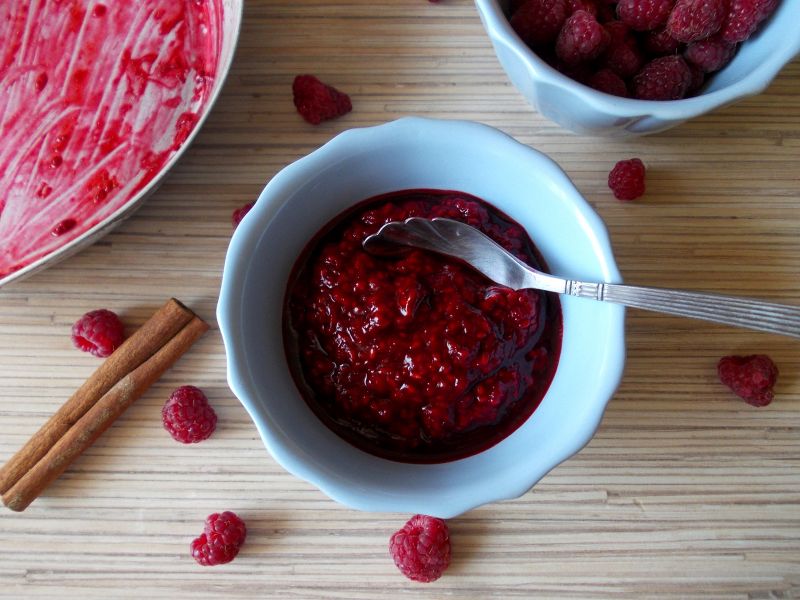 Cynamonowy sos malinowy Cynamonowy sos malinowy