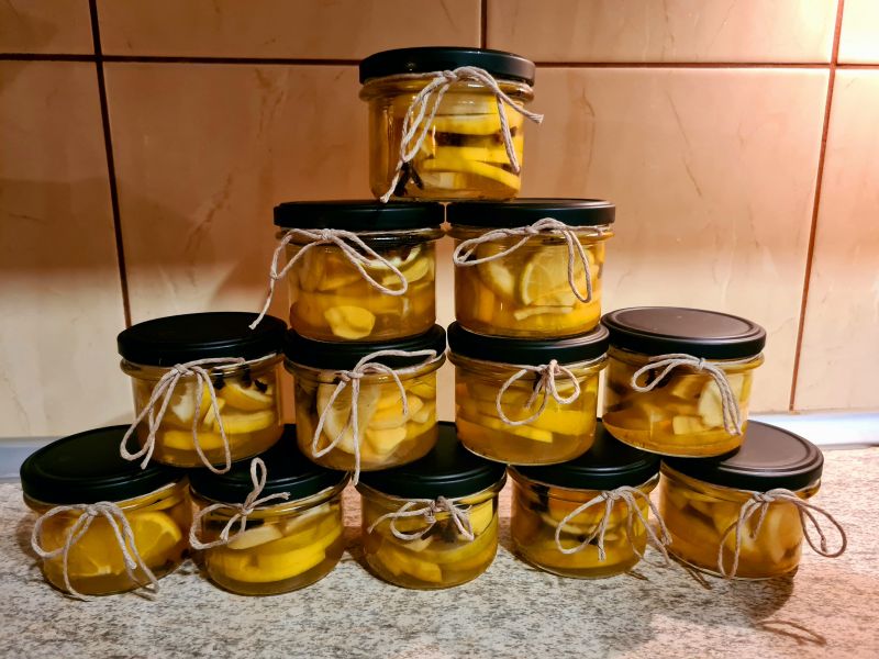 Cytryna w słoiczkach