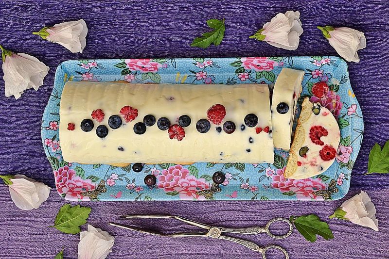 Cytrynowa pianka z owocami