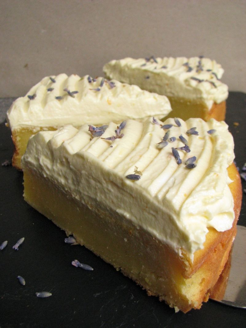 Cytrynowa tarta z kremowym obłoczkiem