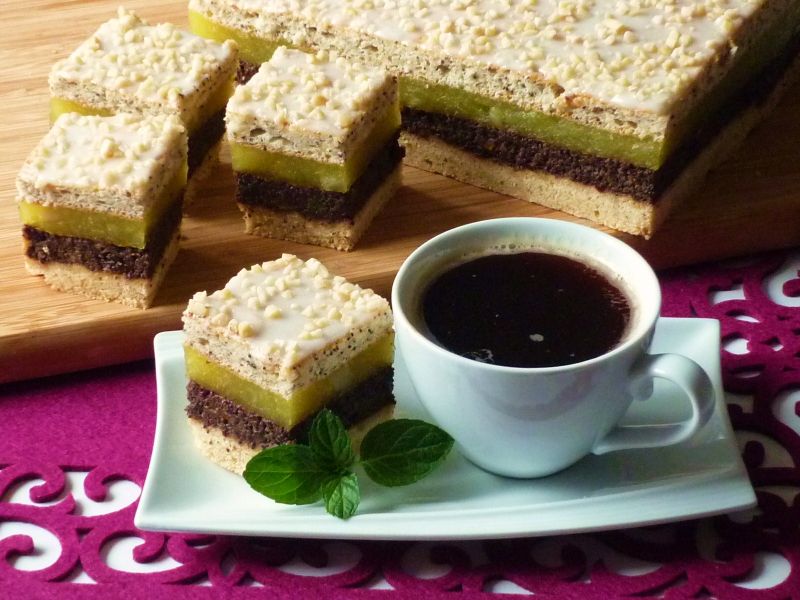 Cytrynowe ciasto z makiem i jabłkami