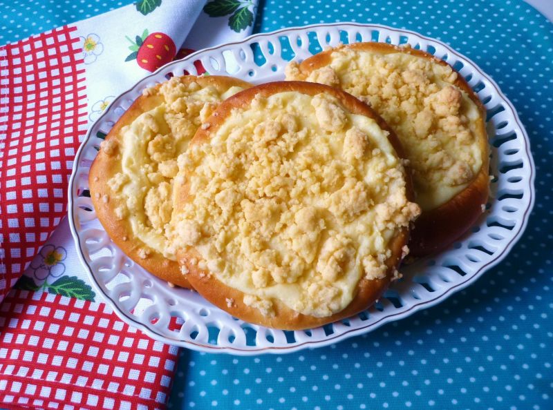 Cytrynowe drożdżówki z serem